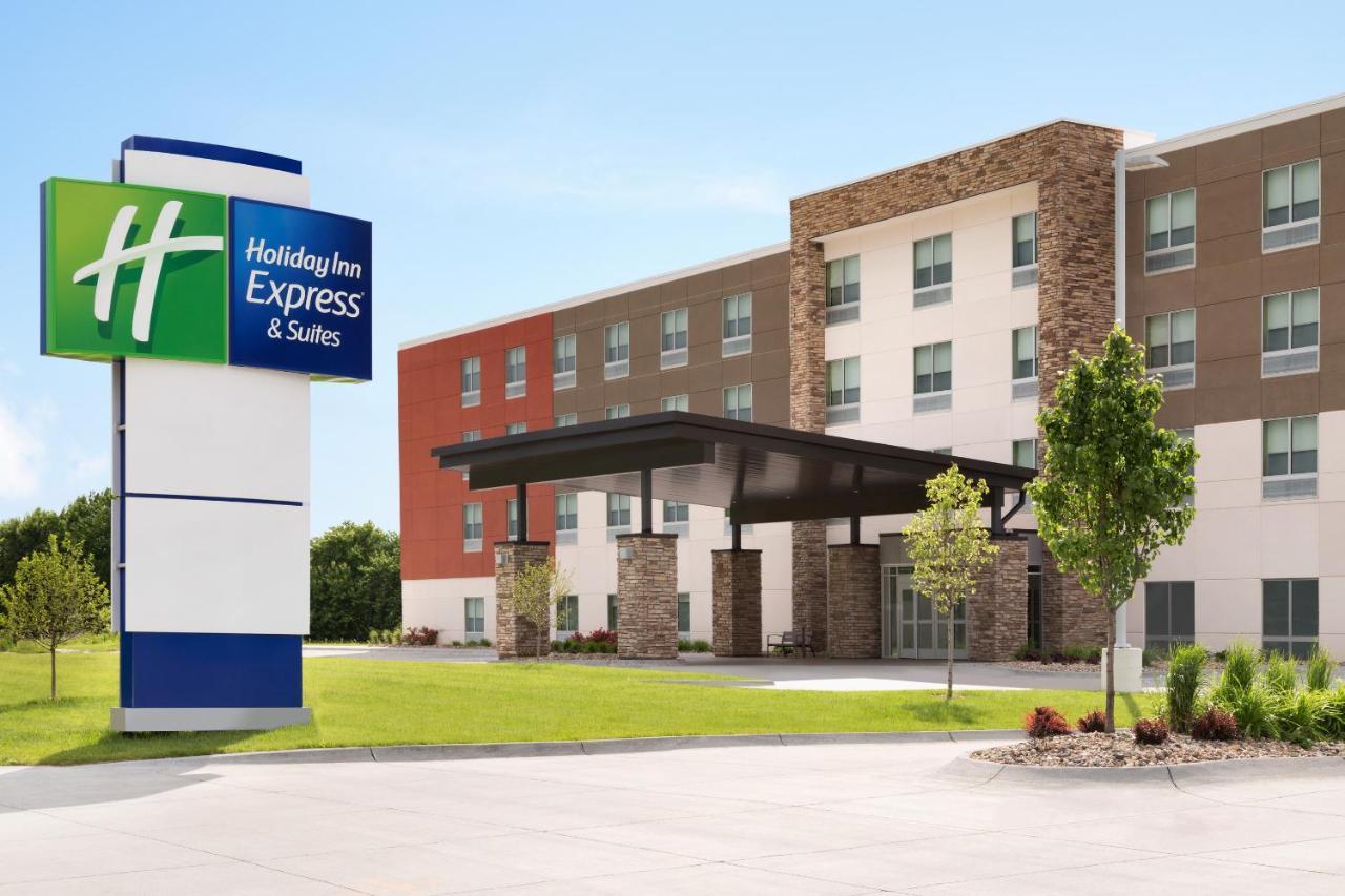 Holiday Inn Express & Suites - Milwaukee West Allis By Ihg Экстерьер фото