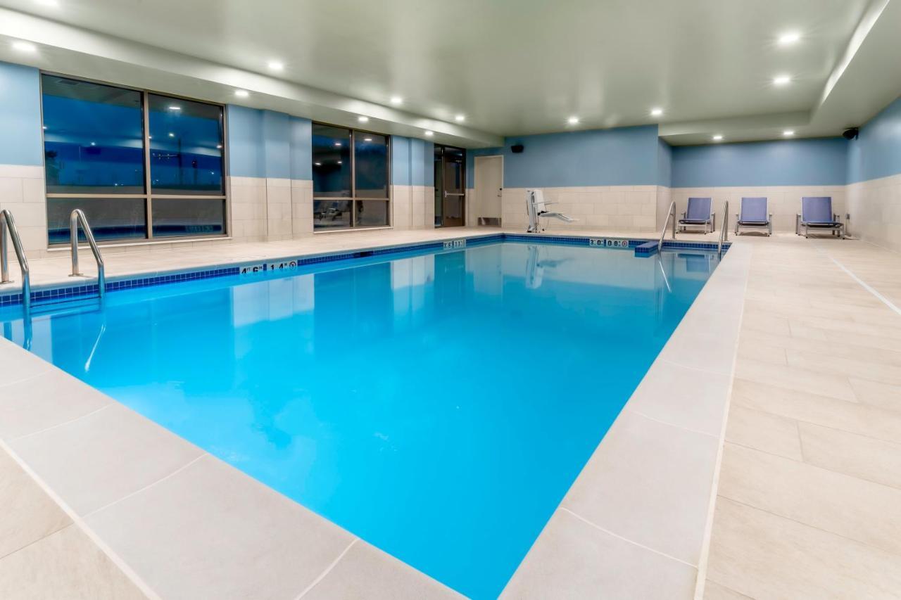 Holiday Inn Express & Suites - Milwaukee West Allis By Ihg Экстерьер фото