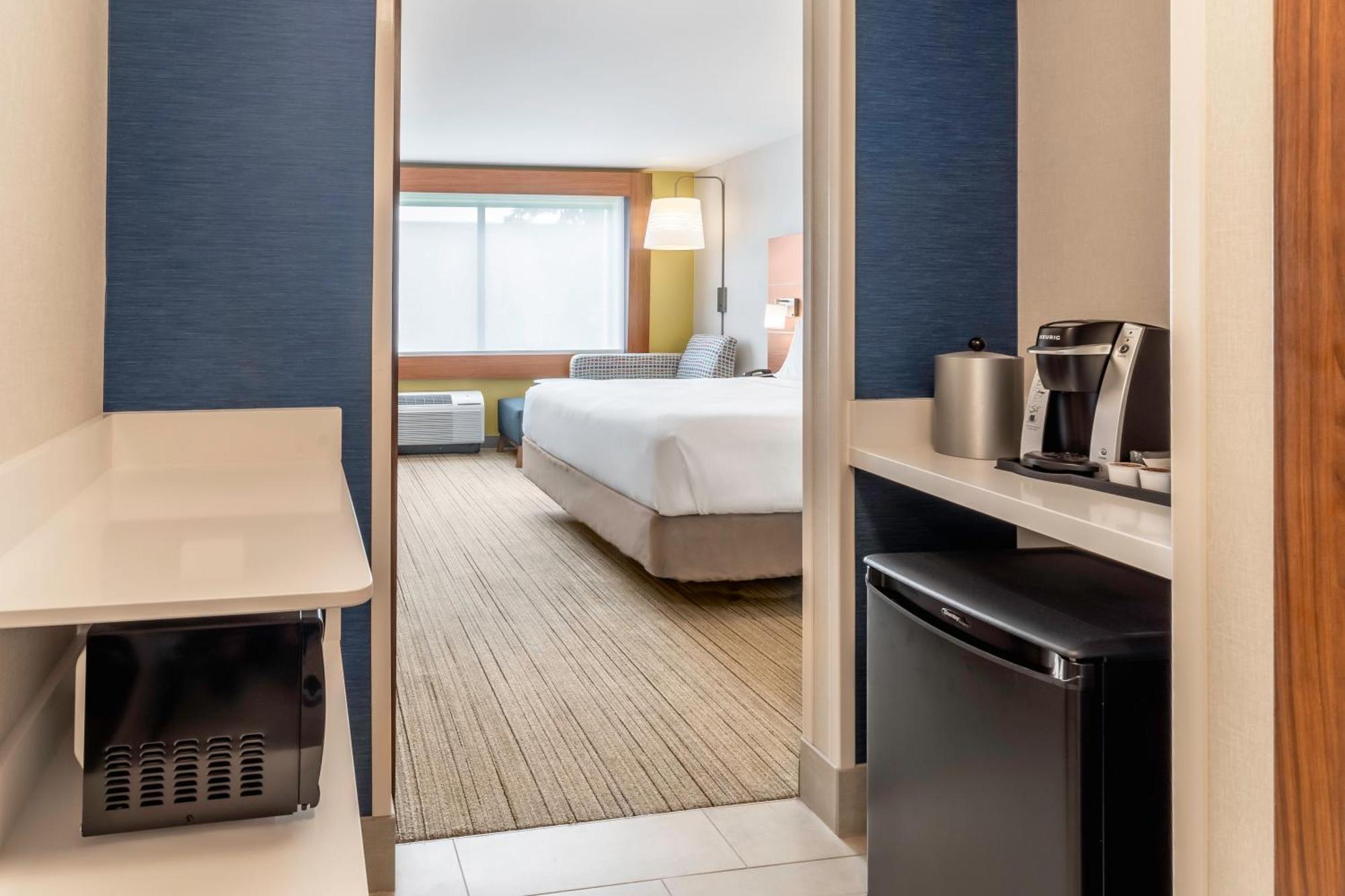 Holiday Inn Express & Suites - Milwaukee West Allis By Ihg Экстерьер фото