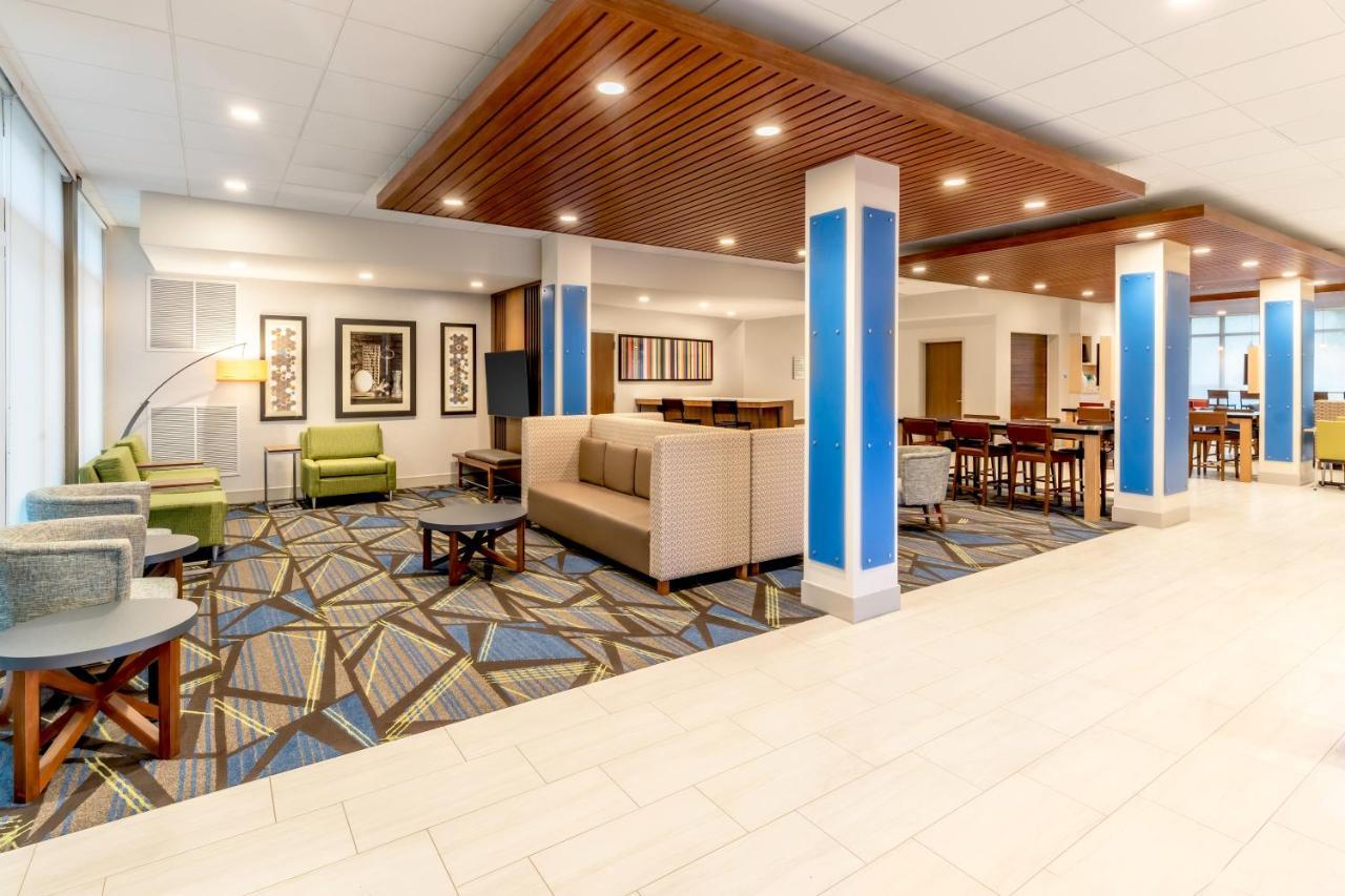 Holiday Inn Express & Suites - Milwaukee West Allis By Ihg Экстерьер фото