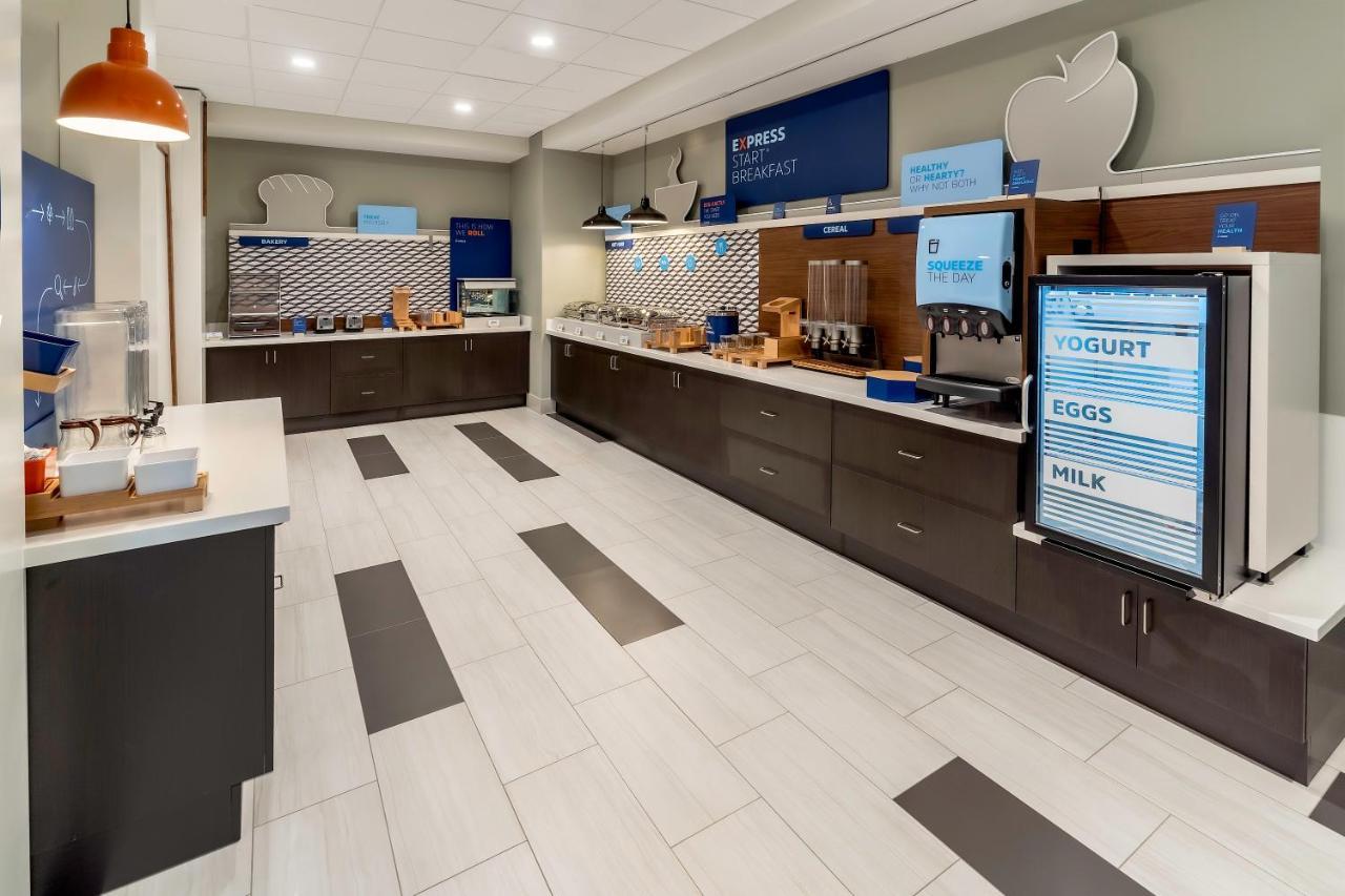 Holiday Inn Express & Suites - Milwaukee West Allis By Ihg Экстерьер фото