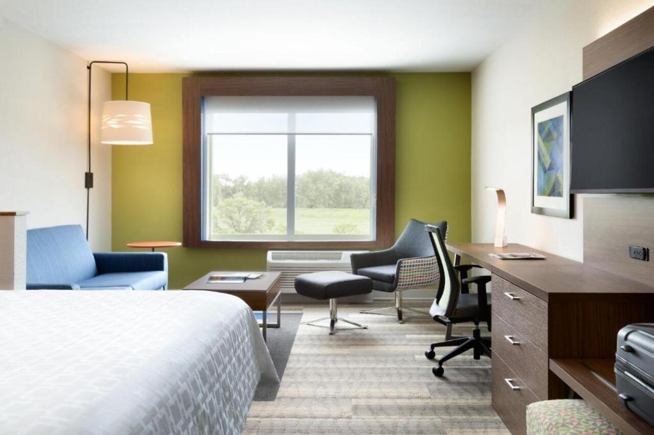 Holiday Inn Express & Suites - Milwaukee West Allis By Ihg Экстерьер фото