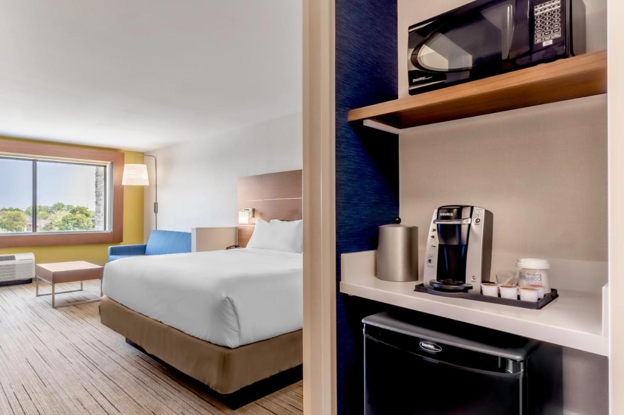 Holiday Inn Express & Suites - Milwaukee West Allis By Ihg Экстерьер фото